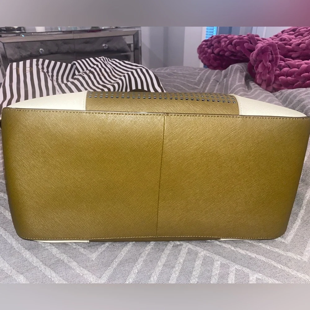 🪐Rare Henri Bendel W 57th perforated tote